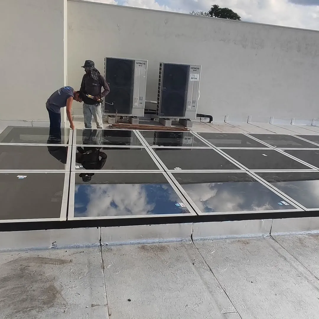 Detalhe de esquadria de alumínio com acabamento premium