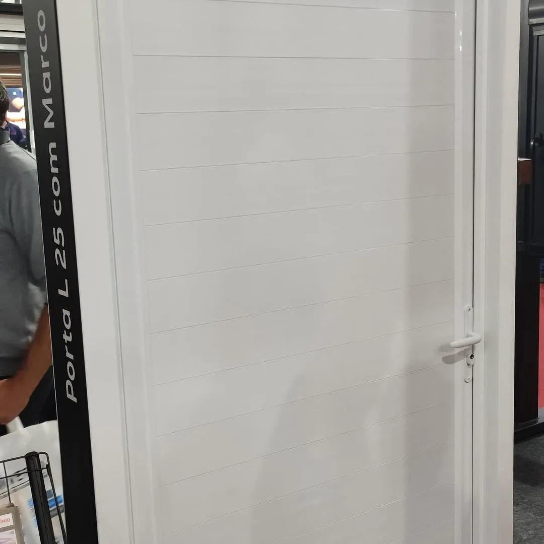 Detalhe de esquadria de alumínio com acabamento premium