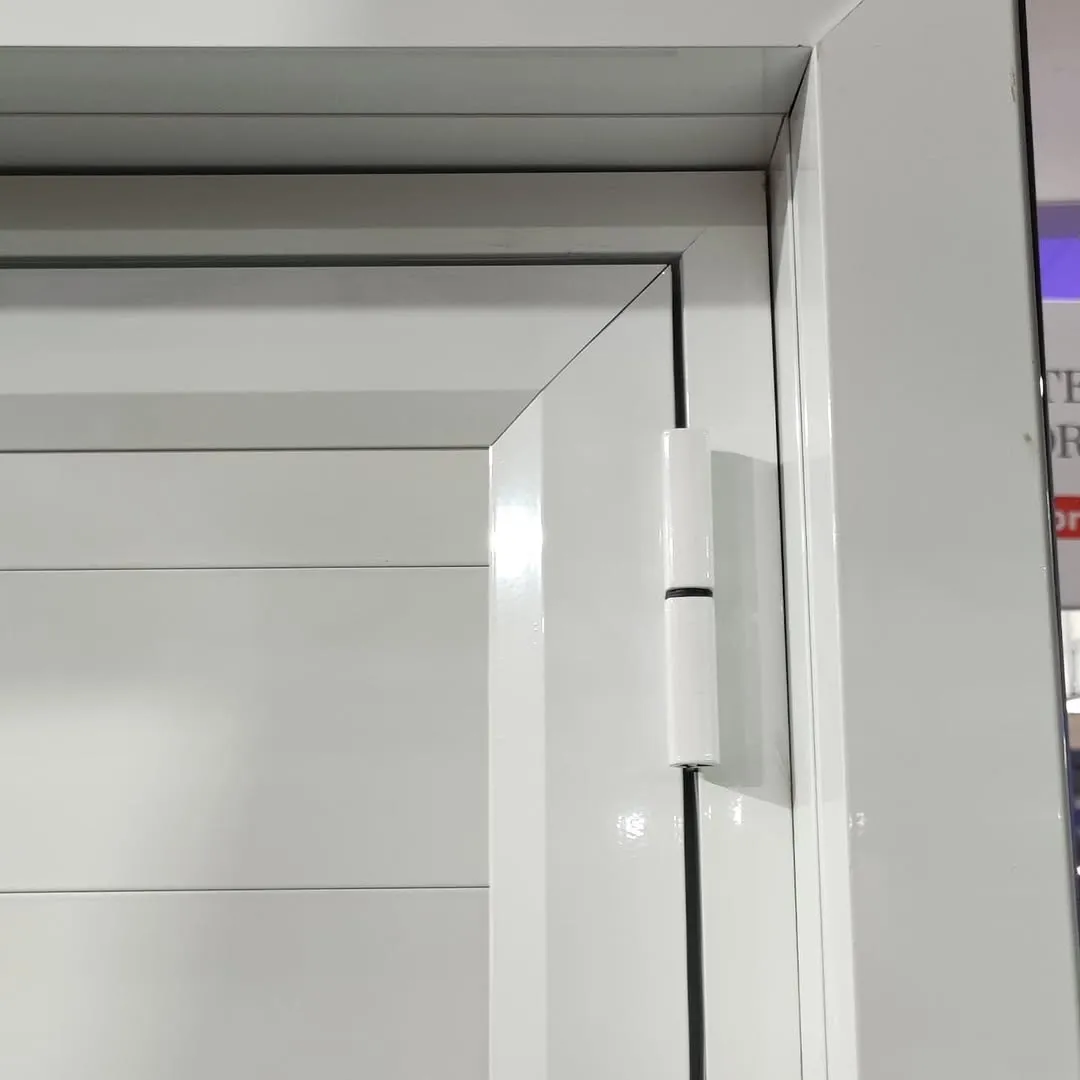 Detalhe de esquadria de alumínio com acabamento premium