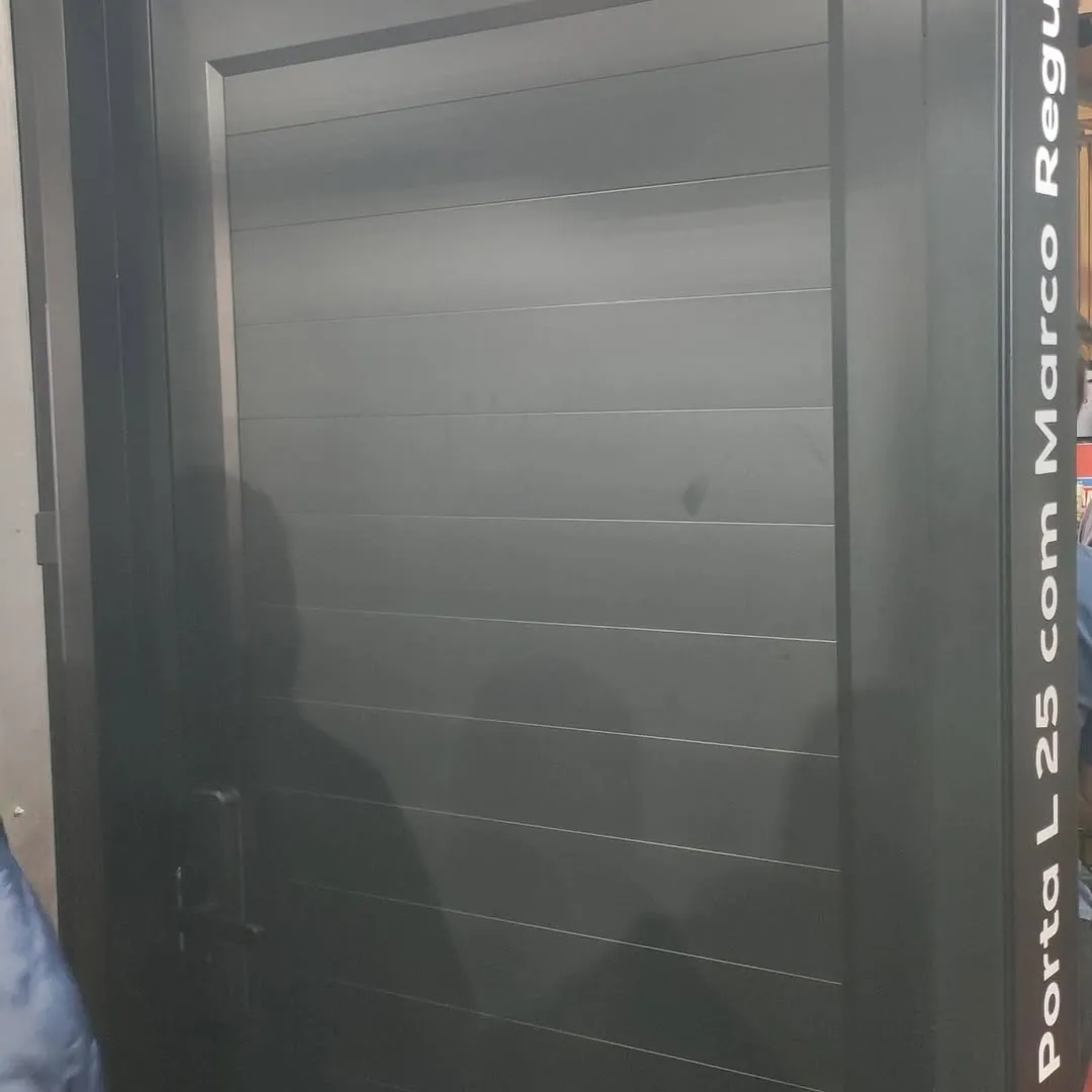 Detalhe de esquadria de alumínio com acabamento premium